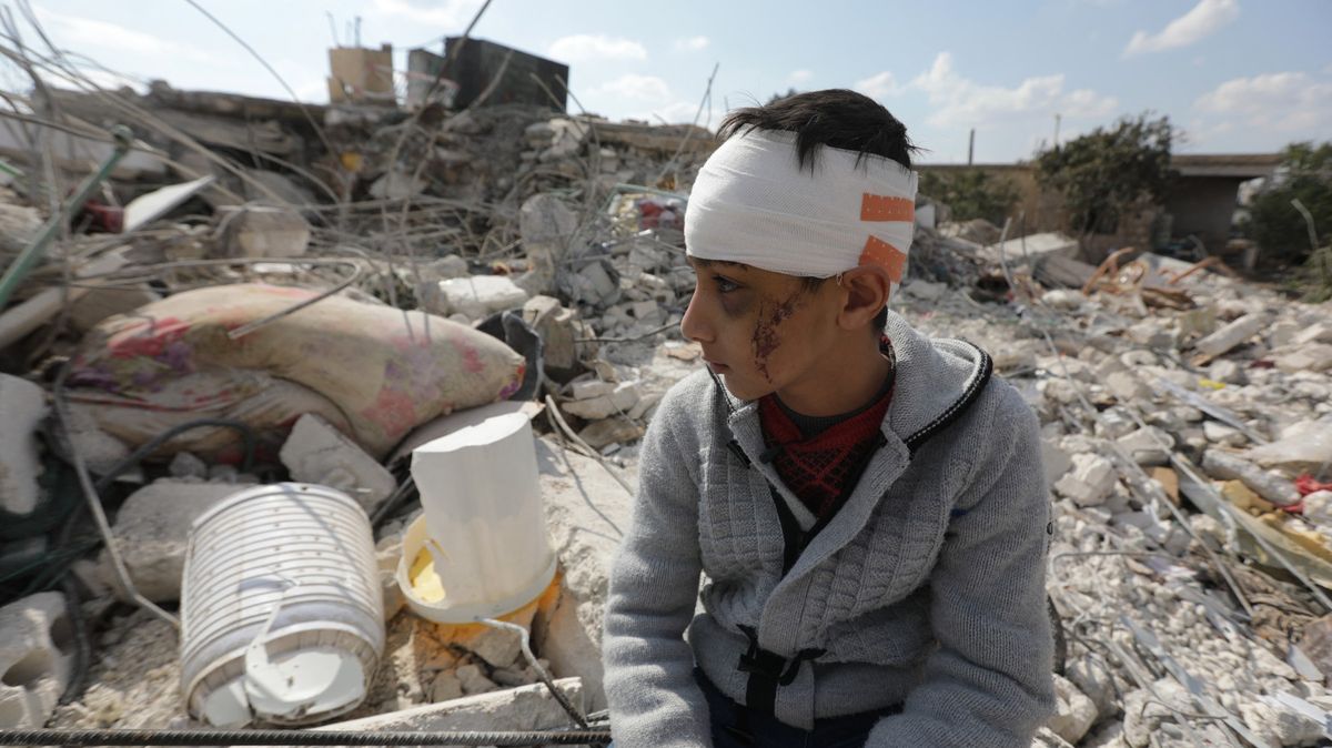 Sever Sýrie volá o pomoc. Po zemětřesení tam míří jen minimální podpora